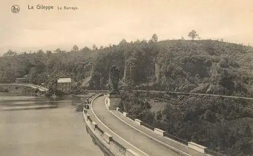 Belgique La Gileppe barrage et lion statue aerial