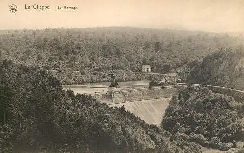 Belgique La Gileppe barrage et lion statue aerial