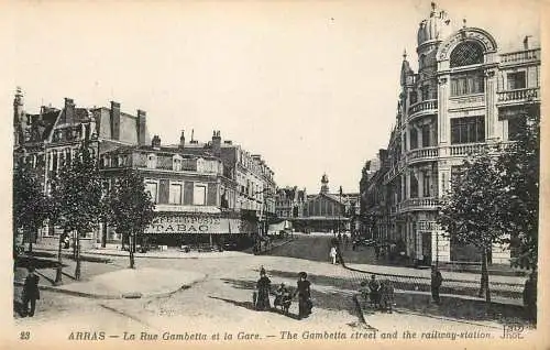 France Arras la rue Gambetta et la gare