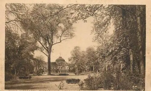 AK Allemagne Wiesbaden Kurpark mit Kurhaus Gartenfassade