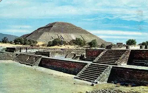 Mexico piramide del sol en Teotihuacan 1977