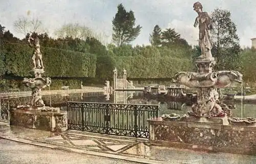 Italy Firenze Giardino di Boboli Fontana dell'Isoloto