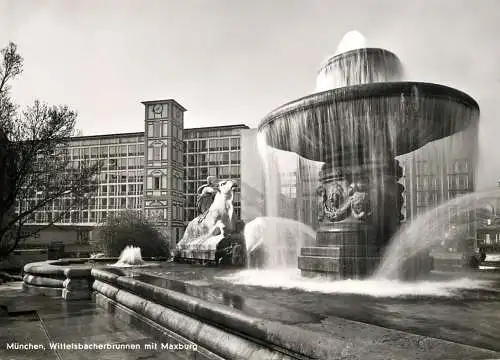 Germany Bavaria Munchen Wittelsbacherbrunnen mit Maxburg