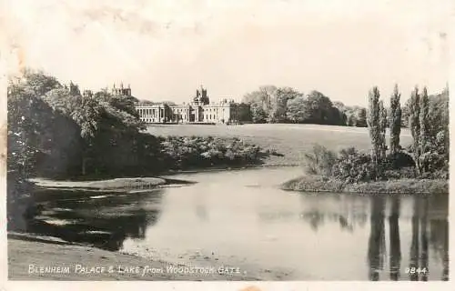 Uk England Blenheim palace lake Woodstock gate