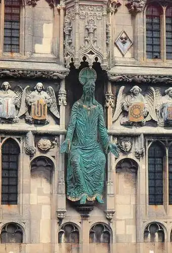 England Oxford Christ Church statue of Christ above gateway Klaus Ringwald sculpture