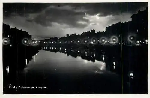 Italy Pisa notturno sui Lungarni