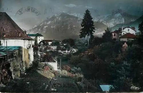 France  La Roche-sur-Foron (Haute Savoie) Le Foron et ses vieilles maisons  Pointe d'Andey