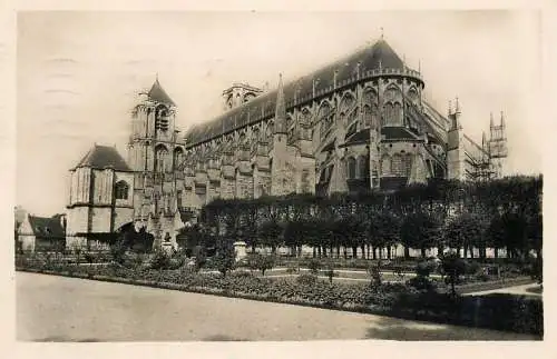 France Bourges La Cathedrale  & le Jardin de l'Hotel de Ville