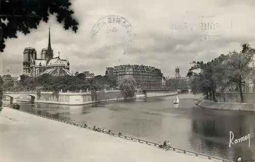 France Paris Ile de la Cite Notre Dame & Pont de l'Archeveche