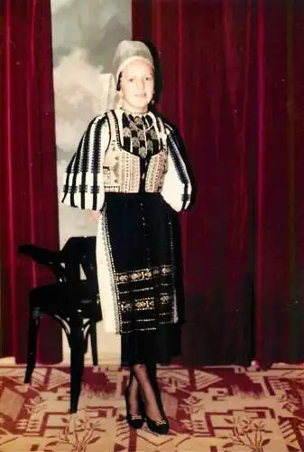 Romanian folk type costume foto 1996