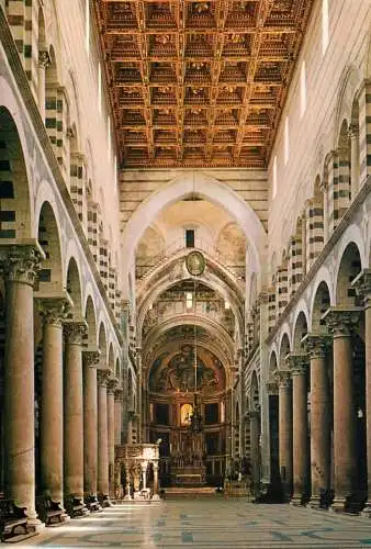 Italy Pisa il duomo navata centrale