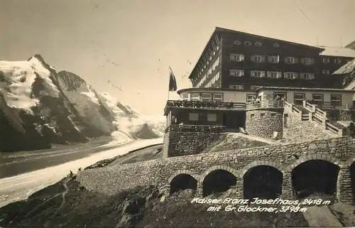 Austria Kaiser Franz Josefhaus mit Gross Glockner