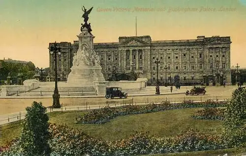 England London Buckingham Palace & Queen Victoria Memorial