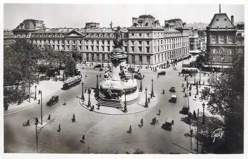 France Paris place de la republique tram