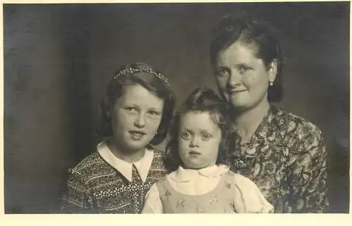 Family souvenir photo postcard Germany 1941/42