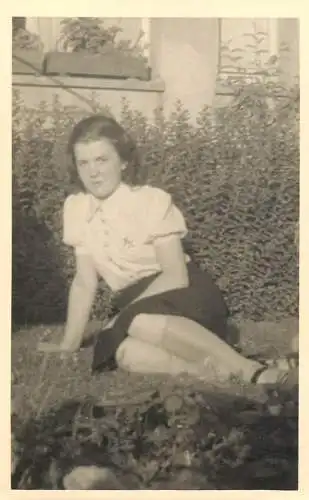 Maiden portrait souvenir photo postcard