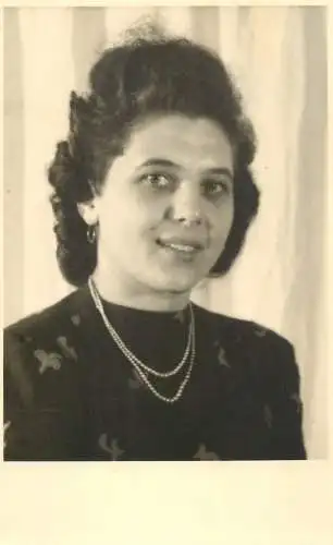 Woman portrait souvenir photo postcard