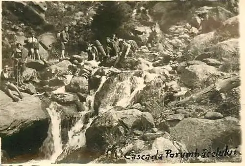 Photo 6 x 9 cm Romania excursionisti la cascada Porumbacelului 1943