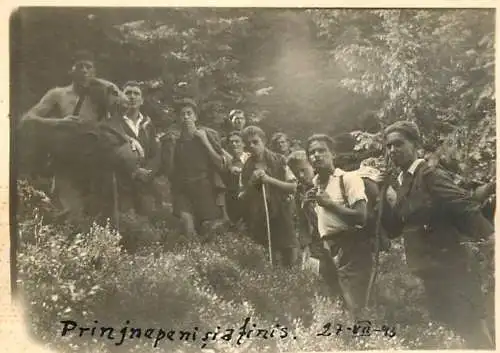 Photo 6 x 9 cm Romania printre jnapeni si afinis 1943