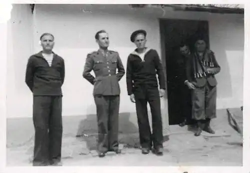 Photo 6 x 9 cm Romania social history anonymous person navy military