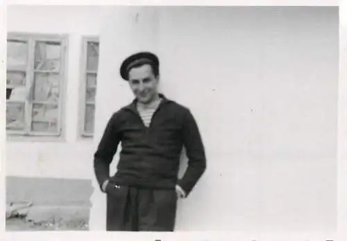 Photo 6 x 9 cm Romania social history anonymous person sailor