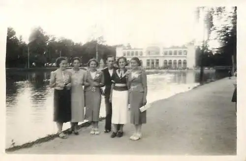 Photo 6 x 9 cm Romania social history Cluj-Napoca instant photography parc