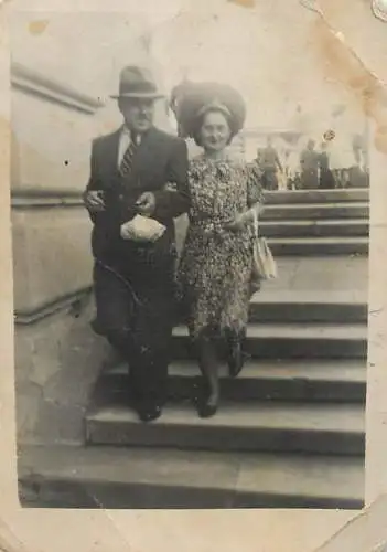 Photo 6 x 9 cm Romania social history "Lenuta cu barbatul ei"