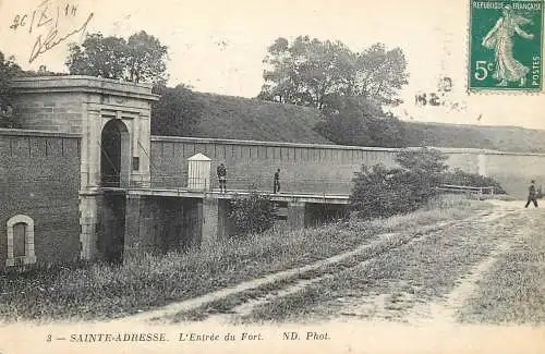 Postcard France Sainte Adresse l'entree du Fort