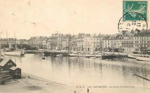 Postcard France Le Havre le bassin du Commerce