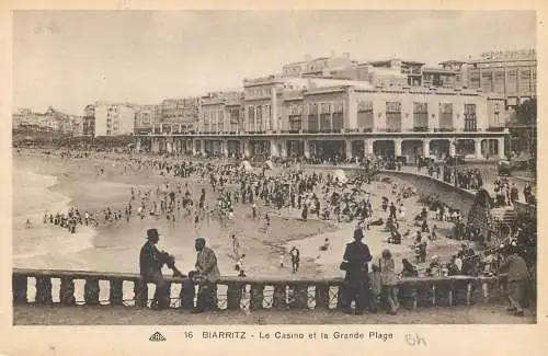 Postcard France Biarritz le casino et la grande plage