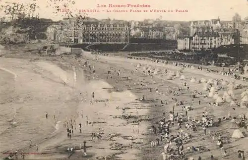 Postcard France Biarritz la grande plage et l'hoel du palais