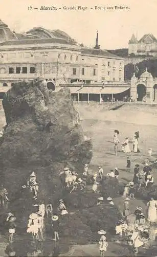 Postcard France Biarritz grande plage roche aux enfants