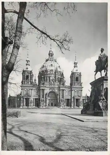 Postcard Germany der dom zu Berlin vom Lugstgarten
