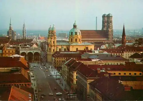 Postcard Germany > Bavaria > Munchen city hall Brunnen