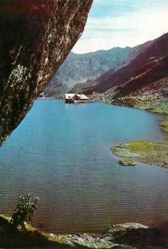 Romania aspect din Muntii Fagaras Lacul si Cabana Balea