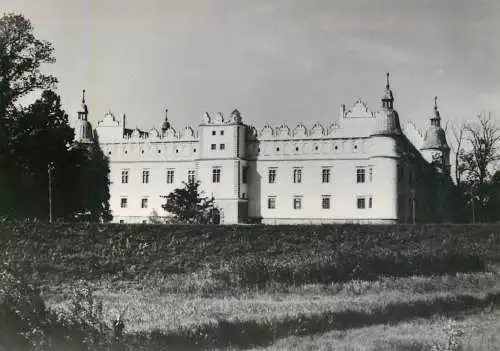 Postcard Poland Baranow renesansowy zamek