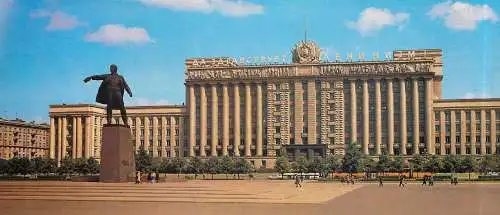 Russia Leningrad monument to Lenin on Moscow Square