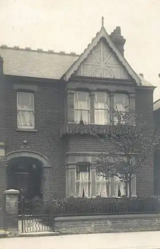 Photo place to identify house British architecture