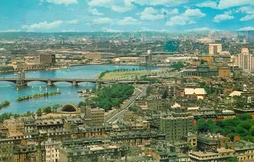 USA Charles River Basin Storrow Drive & Longfellow Bridge