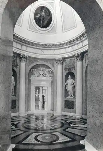 Poland Warsaw  Lanzieki Palace Rotunda room