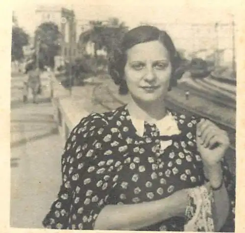 Photo format 5 x 5 cm Romania artista Viorica Iuga