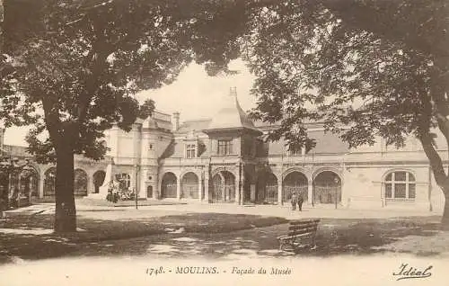 France postcard Moulins facade du Musee