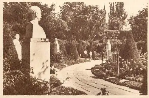 Postcard Romania Bucuresti parcul Cismigiu si statui