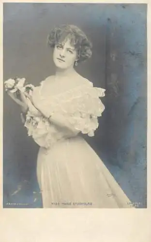 English actress and singer of the Victorian and Edwardian eras Miss Marie Studholme coiffure dress smile glam