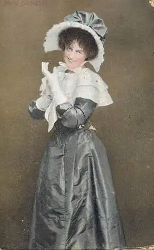 English actress and singer of the Victorian and Edwardian eras Miss Marie Studholme coiffure dress smile