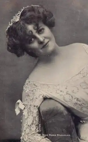 English actress and singer of the Victorian and Edwardian eras Miss Marie Studholme pearls coiffure dress