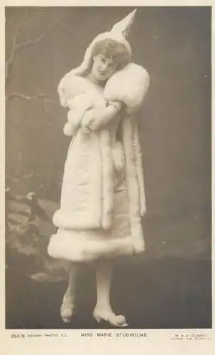 English actress and singer of the Victorian and Edwardian eras Miss Marie Studholme fur coat elegance glam