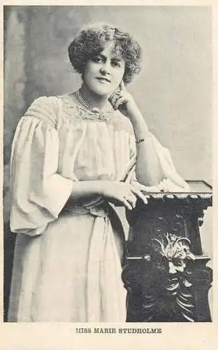 English actress and singer of the Victorian and Edwardian eras Miss Marie Studholme coiffure