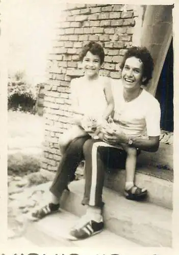 Romania souvenir photo 6 x 9 cm father and child