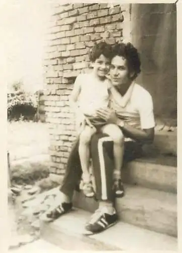 Romania souvenir photo 6 x 9 cm father and child on the porch